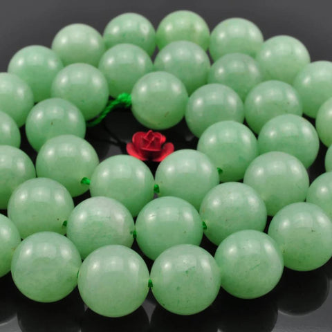 39 pcs of Green Aventurine smooth round beads in 10mm