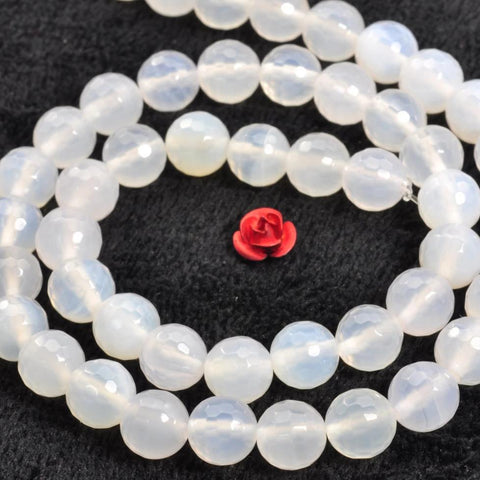 47 pcs of White agate faceted round beads in 8mm