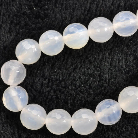 47 pcs of White agate faceted round beads in 8mm