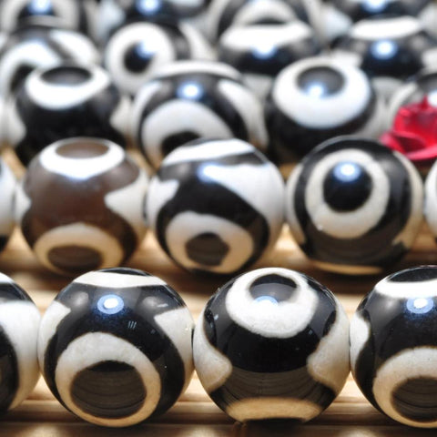 37 pcs of Retro Agate three-eyes smooth round beads in 10mm