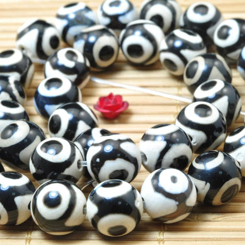 37 pcs of Retro Agate three-eyes smooth round beads in 10mm